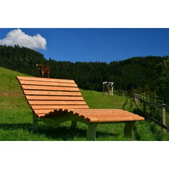 Himmelsliege am Ferienhaus mit Blick über das Maisachtal