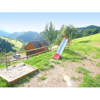 Spielplatz am Haus