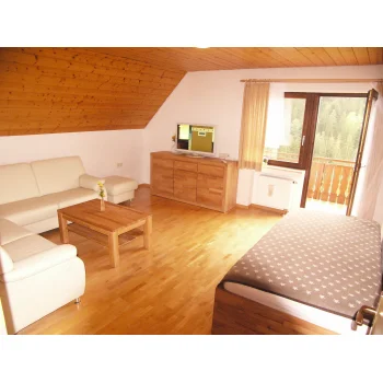 Ferienwohnung Panoramablick Wohnzimmer mit Balkon